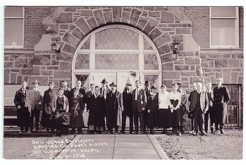 Douglas County Courthouse (Waterville WA) Officials and Employees January 1918